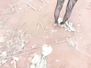 性感小姨子穿着情趣套装散步 路边撒尿口交操逼 车上再无套抽插内射 一套服务下来爽翻天
