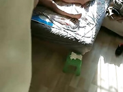 小妹妹偷拍妈妈与后爹及朋友的3P淫乱大戏 各种姿势爆草抽插 小妹妹看的自己逼痒难耐玩起跳蛋自慰！