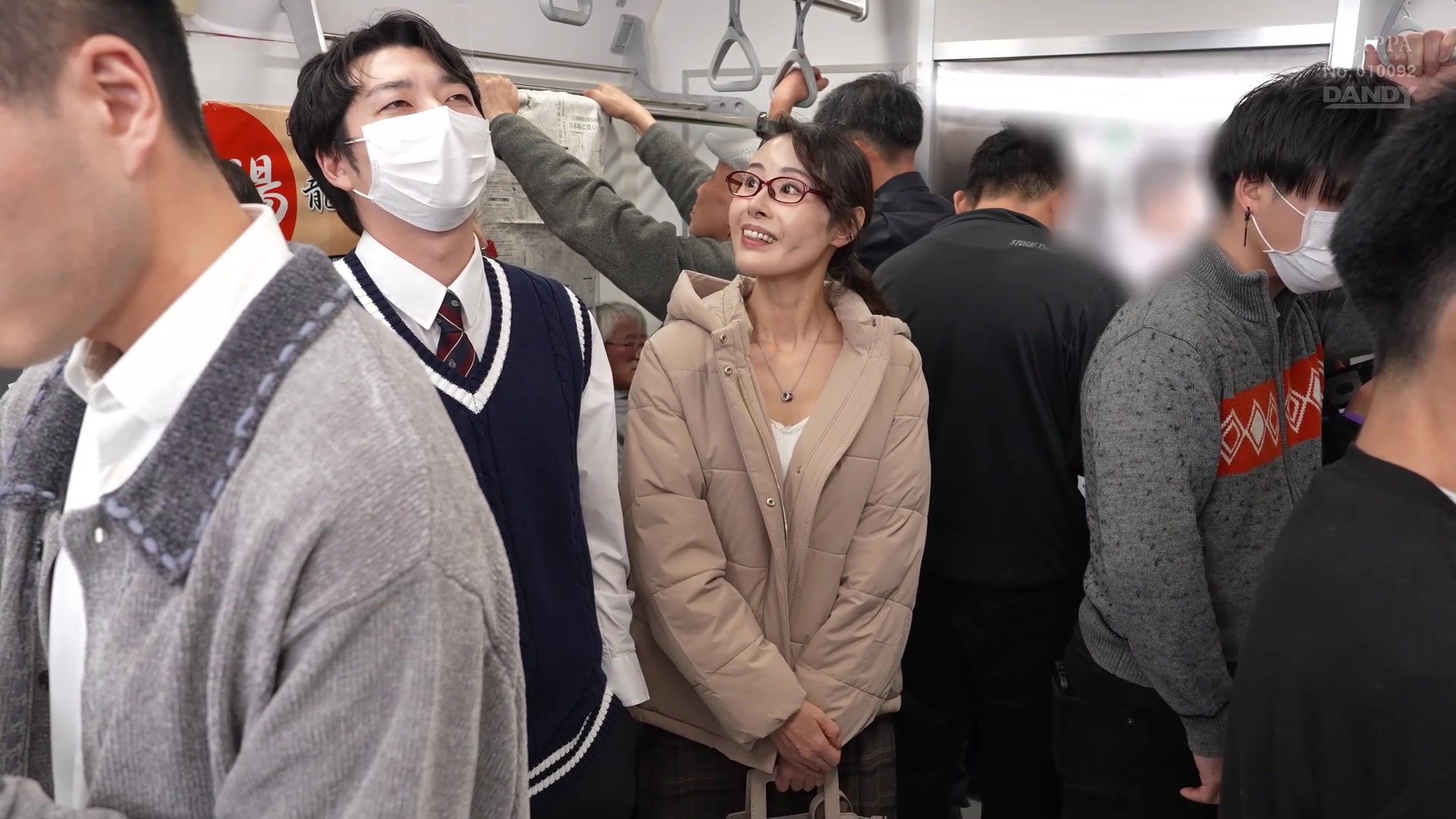 DANDYA-036 「おばさんの私に触られて勃っちゃう君が悪いんだよ」彼女が隣にいても構わずイケメン ,, 岬ひかり 平岡里枝子 森下美緒 - 4of5