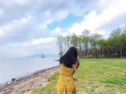 小姨子的秘密海边小姨子献出美鲍让姐夫贪婪舔吃阳台跪献口交迎着海风后入精液射满菊花流入阴道